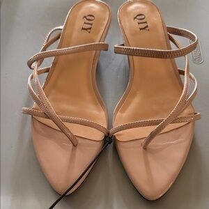 Qi Women's Beige Strappy Heels